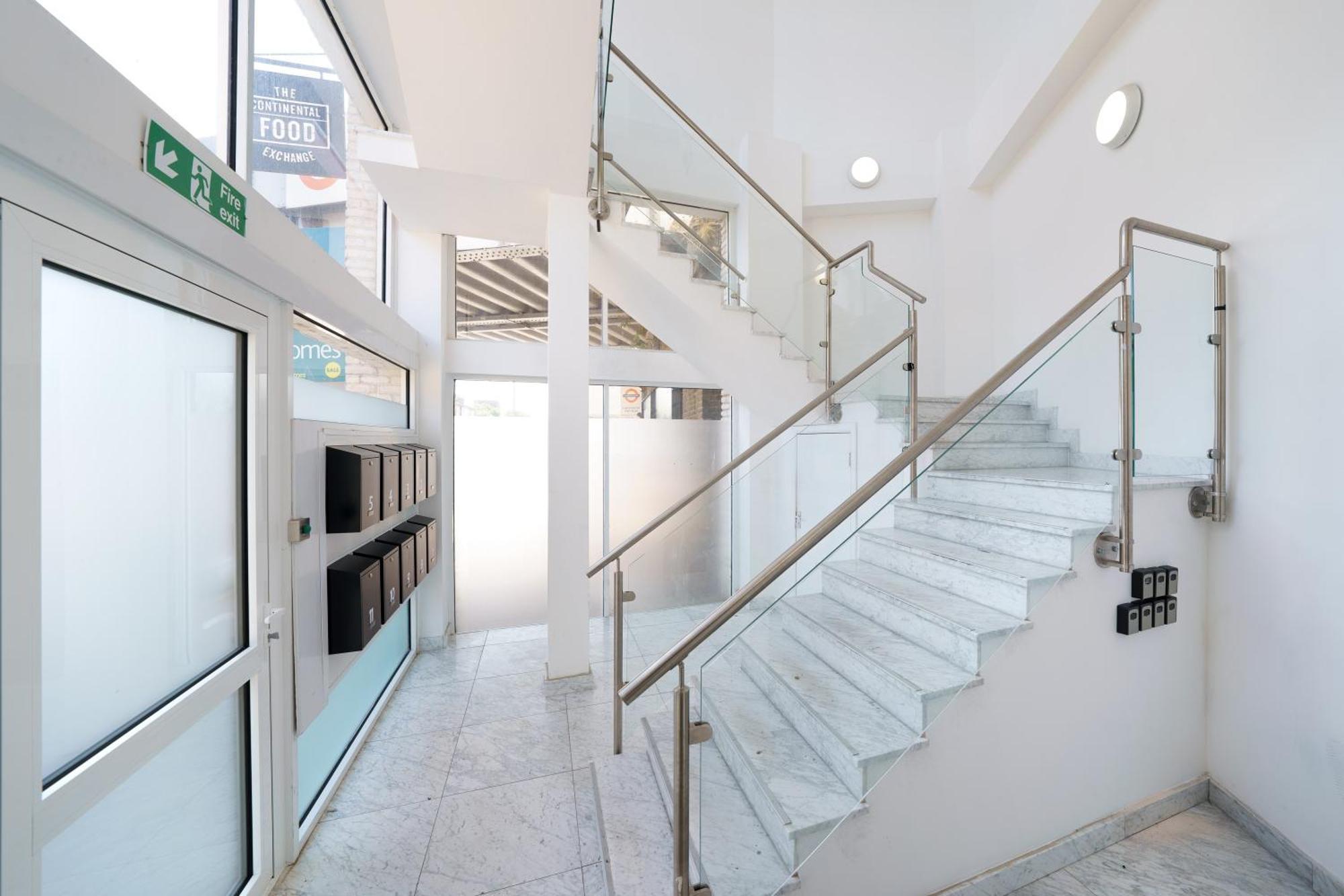 Panther House By Oval London Rum bild